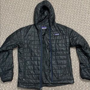 Men’s Patagonia lightweight zip up jacket w/ hood